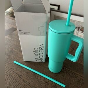 Simple Modern 40oz Tumbler NIB Color Ocean Water
